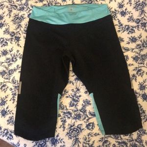 Women’s small workout pants. Back zipper